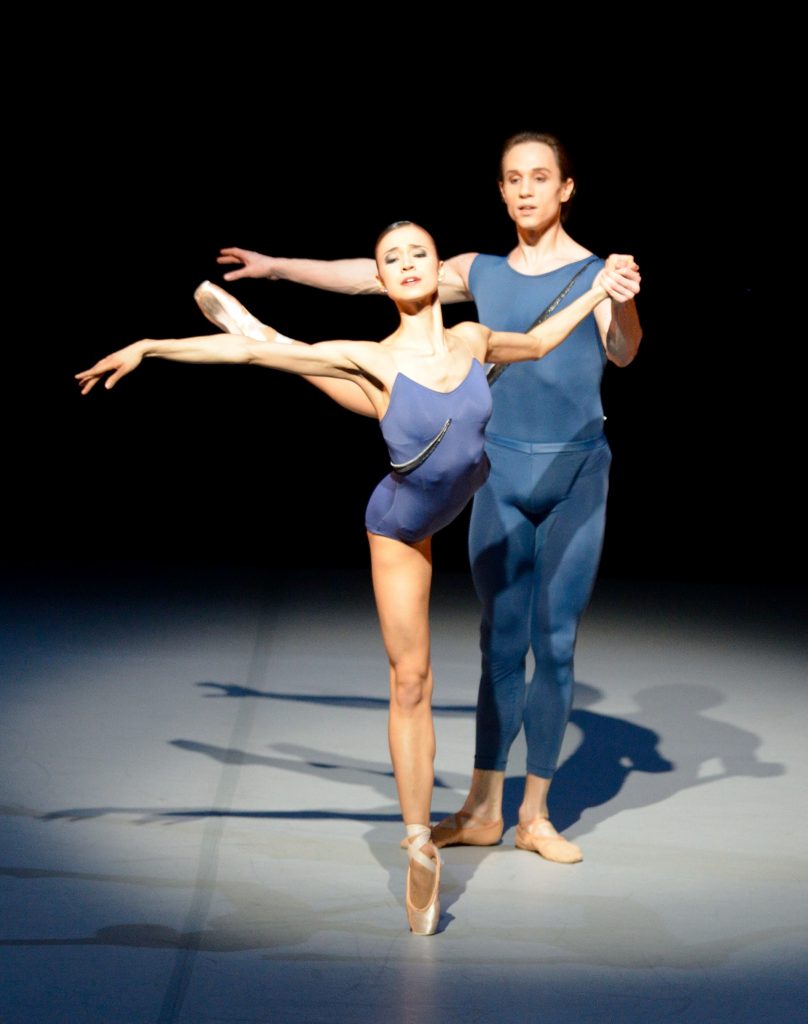 Rocío Alemán y Roman Novitzky en "Slice to Sharp", del coreógrafo Jorma Elo